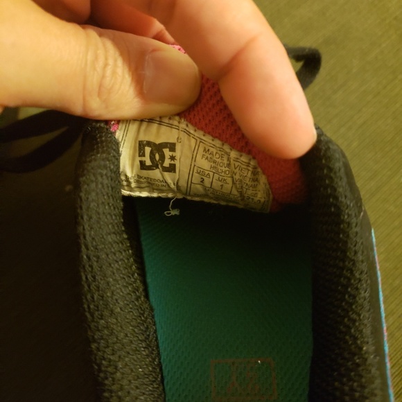Girls size 2 DC shoes - Picture 6 of 6